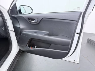 Kia Stonic 1.0 T-GDi MHEV DynamicLine  - Apple Carplay/ Android Auto - Cruise Control - Airco - Achteruitrijcamera - Fabrieksgarantie tot 02-2032 of 150.000km / 44