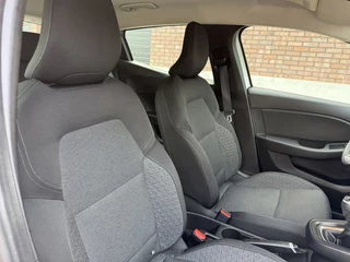 Renault Clio 1.0 TCe / Navigatie / Apple CarPlay - Android / 1e Eigenaar / ALL-Season banden / Cruise Control / PDC met optische w / 19