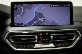 BMW X4 xDrive20i Business Edition Plus | PANORAMADAK | HEAD UP | HOUTAFWERKING | STUURVERWARMING | 19" / 41