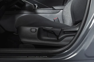 Toyota C-HR 1.8 Hybrid 140 Dynamic  | Dig. Cockpit | Adapt. Cruise | Winterpakket | PDC | Camera | NAV + App. Connect | ECC | DAB | LM 18" | 2989 / 15