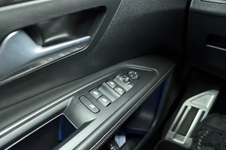 Peugeot 5008 1.2T 130pk Automaat GT | Elektrische achterklep | Black Pack | 19'' velgen | Achteruitrijcamera | 7 Persoons / 19