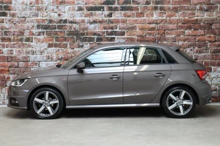 Audi A1 Sportback 1.0 TFSI 96pk Adrenalin 5 deurs  / Navigatie / Bluetooth / S Line Exterieur / Cruise Control / LED Achterlichten / Mistlampen / Lederen Sportstuur / Multifunctioneel Stuurwiel / 17 Inch / 4