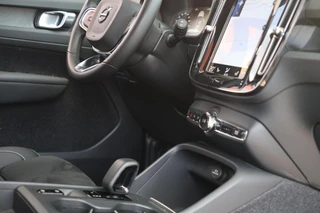 Volvo XC40 T4 Recharge Core Bright | Stoelverwarming | Trekhaak | Parkeercamera  | Keyless / 40