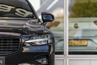 Volvo V60 2.0 B4 Momentum Business  | Pano | Harman Kardon | / 21