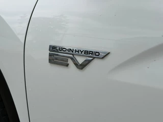 Mitsubishi Eclipse Cross 2.4 PHEV First Edition / 8