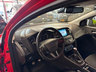 Ford Focus 1.5 Red Edition / navi / cruisecontrol / nieuwe motor / super nette staat / 11