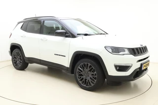 Jeep Compass 4xe 240 Plug-in Hybrid Electric S | Navigatie | Lederen bekleding | Panoramisch schuifdak | Keyless | Stoelverwarming | Zwart dak / 9