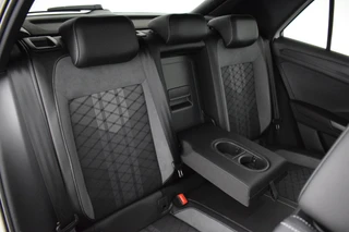 Volkswagen T-Roc 1.5 TSI 150pk DSG R-Line Business+ Black Style Trekhaak Camera IQ.Light Panoramadak Virtual Cockpit Navigatie / 42