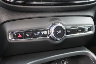 Volvo XC40 2.0 B4 R-Design  | Harman Kardon | Trekhaak | Memory | Adaptieve Cruise | Elektr. Achterklep / 33