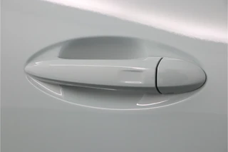 Omoda 5 EV Premium 61 kWh *DEMO* - Full Options! - Stuur-/stoelverwarming - Draadloze Apple Carplay of Android Auto - Schuif-/kanteldak - 7 jaar of 150.000km Fabrieksgarantie / 16