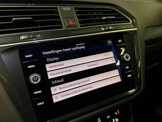 Volkswagen Tiguan 1.5 TSI R-Line Pano Head-up Trekhaak VOL! / 42