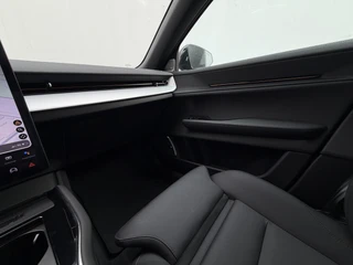 Polestar 3 Long range Dual motor 111 kWh 360° 22Inch B&W 1Eig Luchtver. Pano.dak / 56