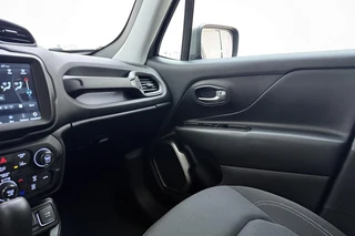 Jeep Renegade 1.3T-e Freedom Automaat | Navigatie | Trekhaak | Camera | Dakrails | Extra getint glas | Lichtmetalen velgen | Parkeerassistent / 32