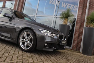 BMW 3-serie Touring 318i Corporate Lease Executive | M Sport pakket | Stoelverwarming | LED | Navigatie Professional | Bluetooth | Sportstoelen | M-sportstuur | PDC | Shadow Line / 40