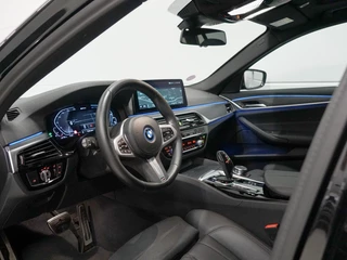 BMW 5 Serie Touring 530e xDrive M-Sport Panoramadak | Adapt. Cruise Control / 7
