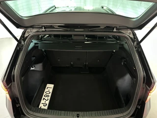 Skoda Kodiaq 1.5 TSI 150pk DSG Sportline Business Alcantara Stoelverwarming Trekhaak Camera Stoelverwarming / 18
