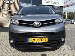 Toyota PROACE Electric Verso LONG EXTRA RANGE DYNAMIC 75KWH 8-PERSOONS ROLSTOELAUTO VERLAAGD-INBOUW-OPRIJPLAAT 2x SCHUIFDEUR / 4