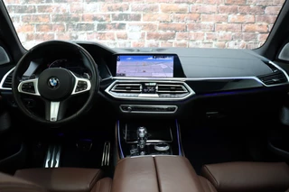 BMW X5 xDrive40i High Executive M Sport Pakket Automaat  / Live Cockpit Professional / Adaptive Air Suspension / Panoramadak Sky Lounge / Bowers & Wilkins / Active Steering / Comfortstoelen / Laserlight / Crafted Clarity / 22 Inch / Leder / M Sportremsysteem / 18