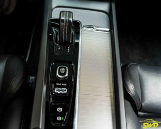Volvo XC60 2.0 T8 Twin Engine AWD R-Design | Pano | Trekhaak zwenkbaar | Navi | Cam / 20