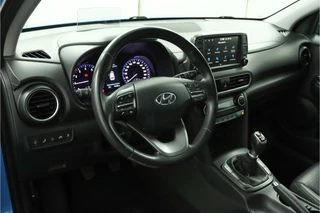 Hyundai Kona 1.0T Premium  - Elektrische Stoelen - Trekhaak - Stoelverwarming - Achteruitrijcamera - Climate Control - Apple Carplay/Android Auto - Virena Zekerheidspakket t.w.v. €895,- / 18