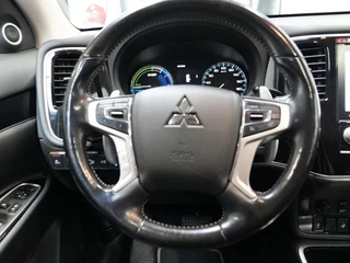 Mitsubishi Outlander 2.4 PHEV Intense / 19
