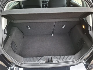 Ford Fiesta 1.0 EcoBoost Titanium * Navigatiesysteem * LM Velgen * Climate Control * / 17