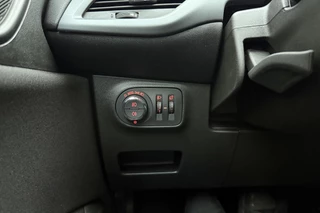 Opel Corsa 1.4 Favourite | Navigatie | Parkeersensoren | Lichtmetalen velgen | 5 Deuren | Cruise control | DAB Radio | Mistlampen voor / 19