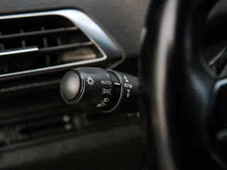Peugeot 3008 1.2 PureTech Executive | Automaat | Leder | Carplay | 360 camera | Digitale i-cockpit | Trekhaak | Climate control / 34