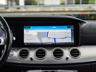 Mercedes-Benz E-klasse 220 d AMG Line Night Edition Panoramadak Widescreen Sfeerverlichting Apple CarPlay Android Auto Camera Stoelverwarming LED / 22