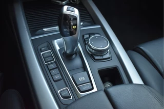 BMW X5 xDrive40e High Executive 313 pk Innovation Pack | NL-Auto | Elekt.trekhaak | 360 gr.camera | Memorystoelen | Pano.dak | HUD | Sfeerverlichting / 24