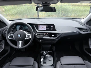 BMW 1-serie 118i Executive Edition | Carplay | PDC | Navi | Sportstuur / 4