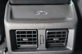 Toyota bZ4X Touring Dynamic 75 kWh NIEUW & DIRECT LEVERBAAR! BLIND-SPOT PARK-SENSOREN STOEL/STUURVERW APPLE/ANDROID 18" LM-VELGEN / 18