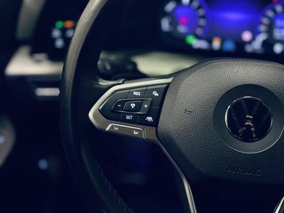 Volkswagen Golf 1.4 TSI eHybrid Navi/ CarPlay/ Stoelmassage / 12