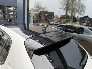 Peugeot 208 1.2 Turbo 100 PK GT | Navigatie | Zwart dak | Sportstoelen | Keyless Start | 17" Lichtmetalen Velgen | Full LED Verlichting | Climate Control | Cruise Control | Camera | Parkeersensoren | Dodehoek detectie | / 37