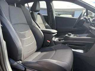 Toyota C-HR+ First Edition 77 kWh NIEUW DIRECT LEVERBAAR! STOEL/STUURVERW 20'' LM-VELGEN BLIND SPOT EL-ACHTERKLEP WARMTEPOMP NAVI PARK-SENSOREN CAMERA CLIMA APPLE/ANDROID / 19