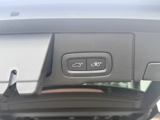 Volvo XC60 2.0 B4 Momentum Business  | Keyless | LED | Apple/Android | PDC v+a incl. Camera | Google | Elekt. Klep / 70