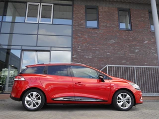 Renault Clio Estate 0.9 TCe Limited 90pk | Navigatie | Trekhaak | Airco | Cruise Control | Parkeerhulp achter | Extra getint glas | Lichtmetalen velgen / 2