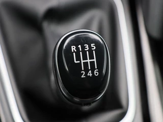 Renault Kadjar 1.3 140 Pk TCe Equilibre | Stoelverwarming | Camera | Cruise control | Climatronic | Navigatie | 17 Inch | 55.398 Km !! / 26