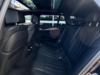 BMW 5-serie Touring 530i M-Sport / Pano / ACC / Luchtvering / 10