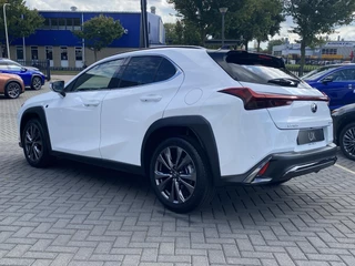 Lexus UX 300h Ultimate Edition DIRECT LEVERBAAR EL-ACHTERKLEP STUURVERW STOELVERW GROOT-SCHERM BLIND-SPOT / 7