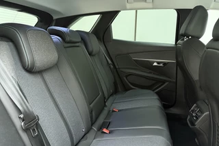 Peugeot 3008 1.2 PureTech Blue Lease Allure | Apple carplay/Android auto | Navigatie | Adaptive cruise | Camera | Elektrische kofferklep | Keyless entry + start | Climate control / 17