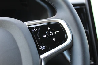 Volvo XC60 2.0 T6 PHEV AWD Plus Black Edition  | Panoramadak | Head-up | 360 Camera | H&K / 12