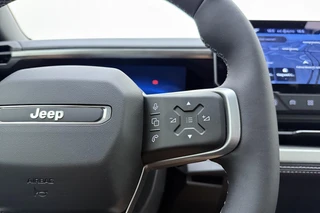 Jeep Compass 1.2 e-Hybrid First Edition | LED matrix verlichting | Panoramadak | Drive assist | Focal audio | Massage stoelen | Stoel ventilatie/verwarming | Camera's rondom / 34