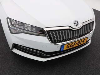 Škoda Superb Combi 1.4 TSi 218 Pk iV Business Edition Plus / 12
