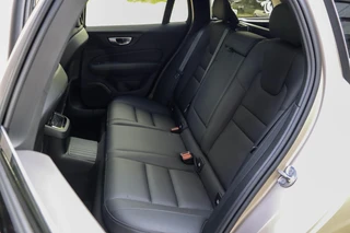 Volvo V60 T6 AWD Plus Dark / 12