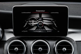Mercedes-Benz C-klasse 180 AMG Night Edition | Panoramadak | Burmester | Memory | 360 Camera | Leder | LED | Sfeerverlichting | Stoelverwarming | 19" / 30
