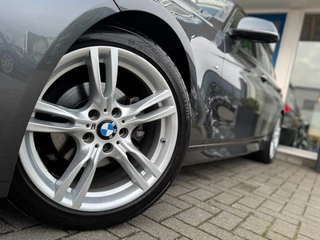 BMW 3 Serie 318i Executive M Sport I Navigatie I Trekhaak I Xenon I Dealer ond. I NL auto / 13