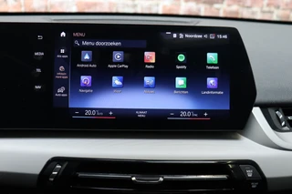 BMW X1 sDrive20i Executive Automaat  / Navigatiesyteem / Panoramadak / Achteruitrijcamera / DAB / Extra Getint Glas / 17 Inch / Dakdraagsysteem / Travelpack / DAB / Sportstoelen / Parkeersensoren voor+achter / 25
