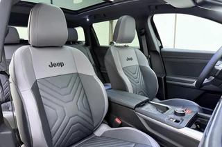 Jeep Compass 1.2 e-Hybrid First Edition | LED matrix verlichting | Panoramadak | Drive assist | Focal audio | Massage stoelen | Stoel ventilatie/verwarming | Camera's rondom / 30