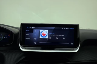 Peugeot 2008 1.2 Hybrid 145 Allure | Climate & Cruise Control | Parkeersensoren voor + achter | AppleCarplay/Android Auto | / 25